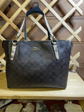 Authentic Coach New York Signature Canvas / Leather Trim Tote / 15”W x 10.5” T